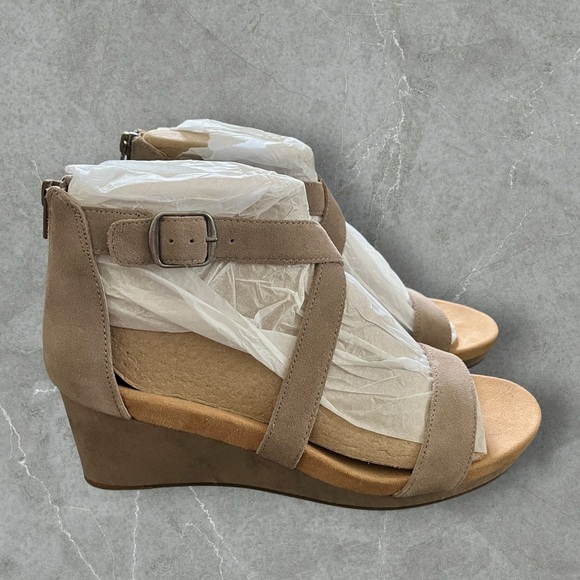 Brand New Women’s Lucky Brand Brown Wedge Sandals size 9.5 - Picture 1 of 9